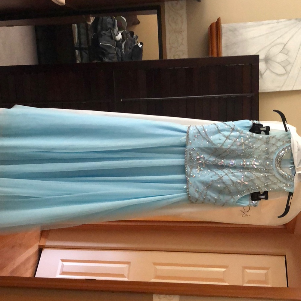 PROM DRESS - Picture 6 of 6